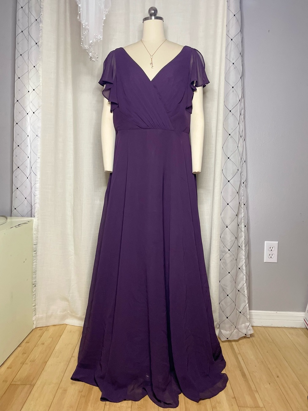 💟 V-Neck Purple Maxi Dress with Flutter Sleeves Size 12